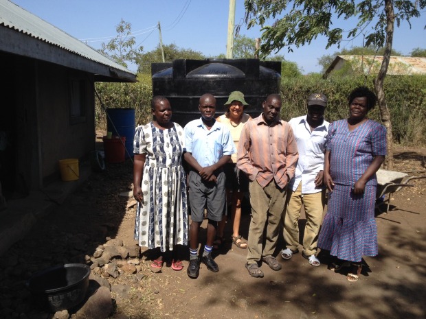 140224 Mother, fundi, Ines, father, fundi, Pamela + new tank