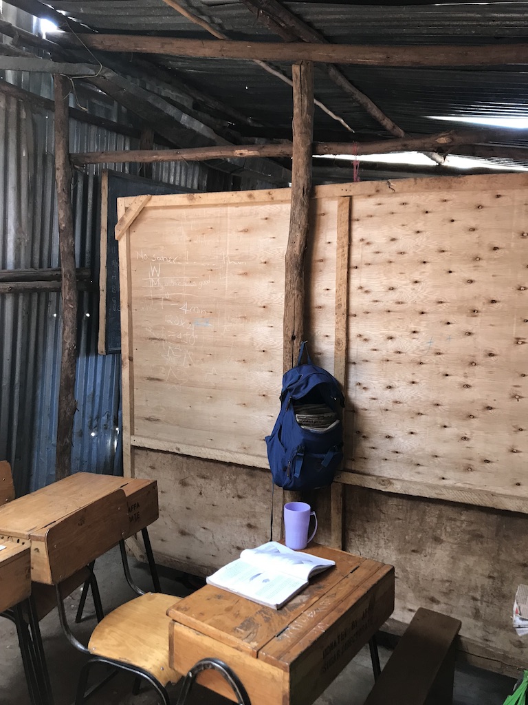 This kind of partition walls between classrooms needs to be added